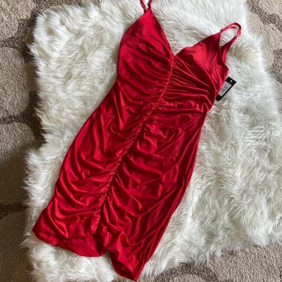 NY NARRATIVE Dresses & Skirts - *MOVING SALE*NWT Scrunched red bodycon dress